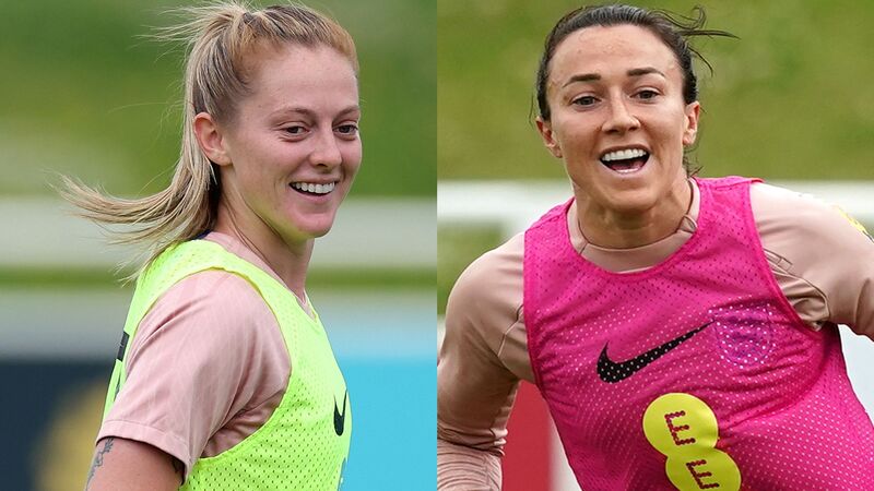 Chân sút được đặt lên bàn cân so sánh với Lucy Bronze