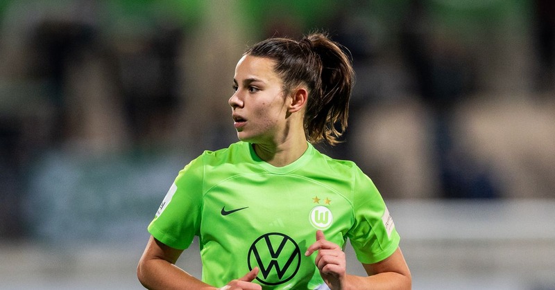 Nữ cầu thủ Lena Oberdorf tập luyện cùng Bayern Munich
