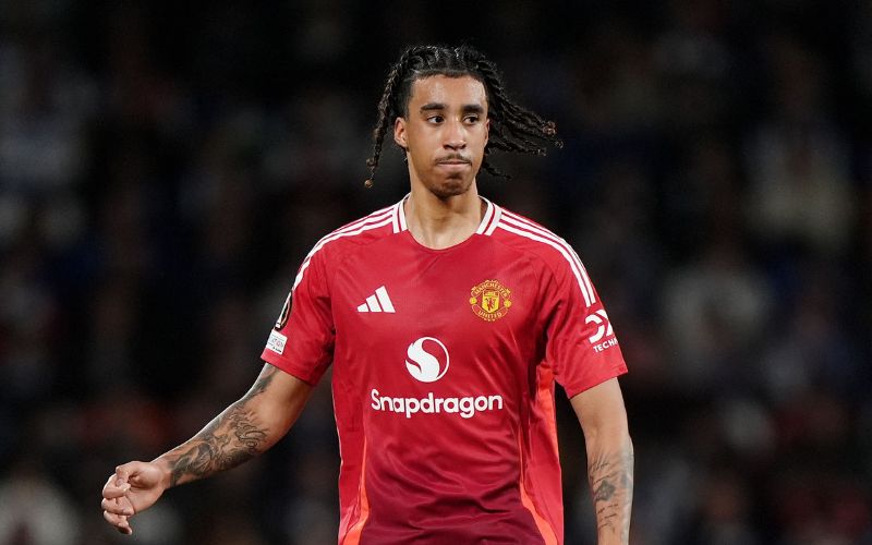 Tài năng trẻ gây sốc khi gia nhập Man Utd