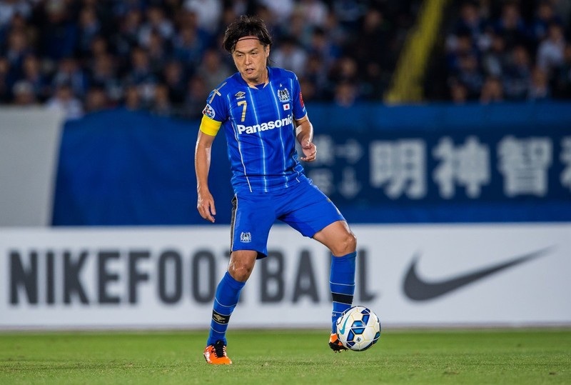 Yasuhito Endō trong màu áo Gamba Osaka