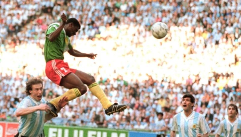 Cú đánh đầu hạ gục Argentina của Omam-Biyik đã thay đổi cách thế giới nhìn về bóng đá châu Phi