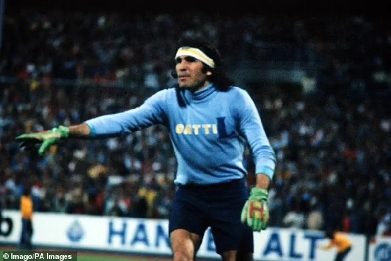 Hugo Gatti là mẫu thủ môn thích mạo hiểm 